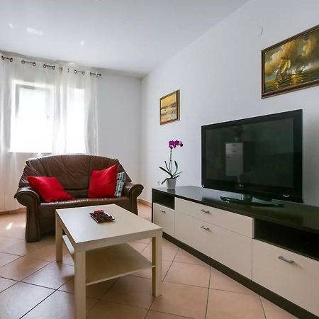 Apartment Vitalia 2+2 Porec Bagian luar foto