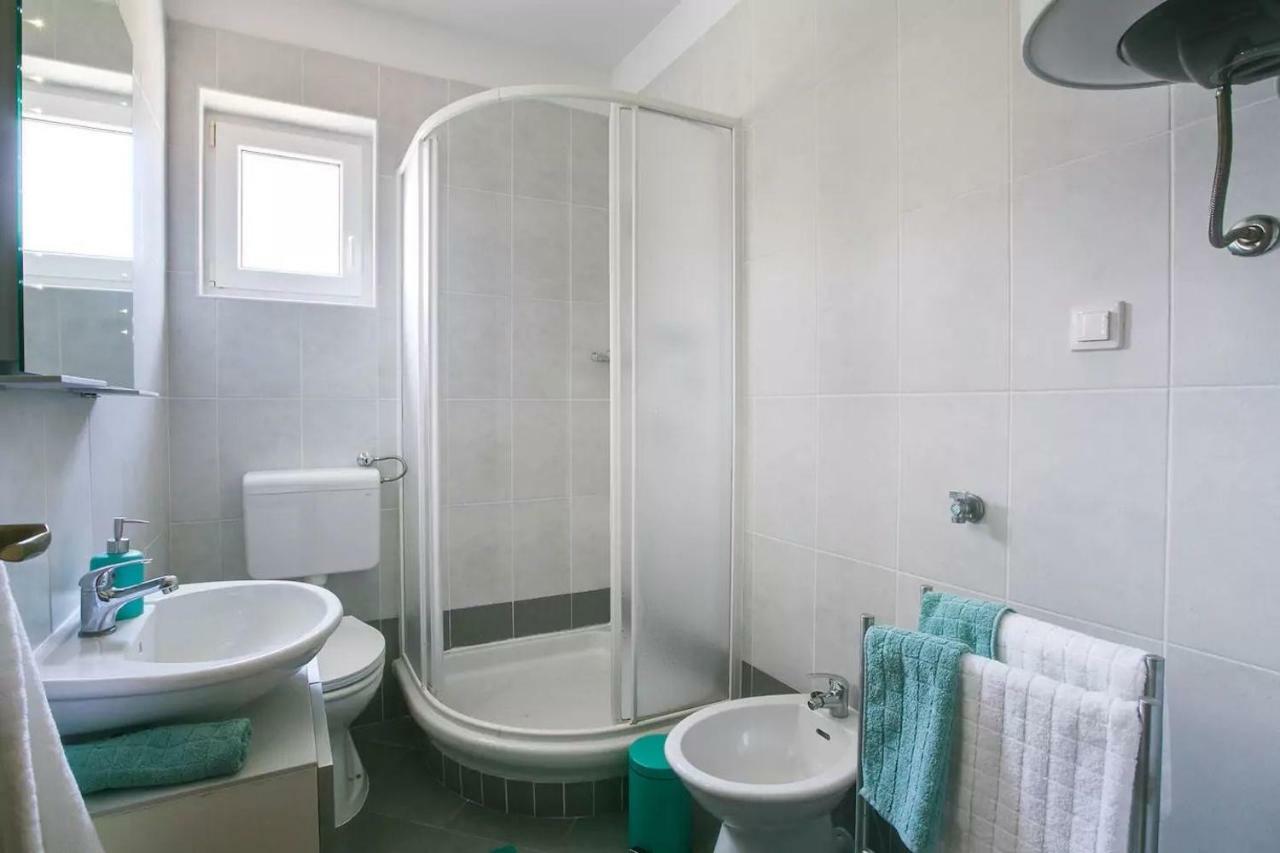 Apartment Vitalia 2+2 Porec Bagian luar foto