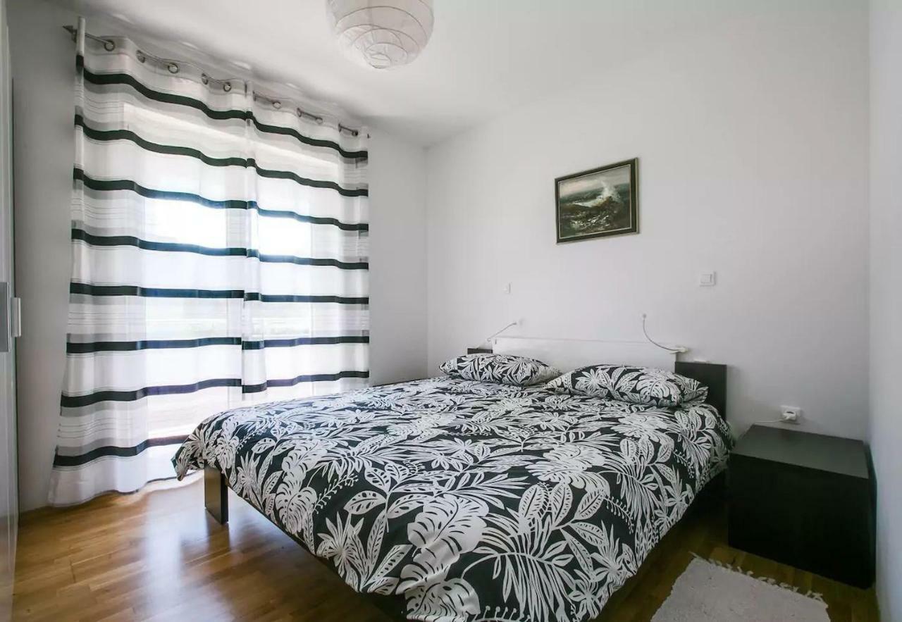 Apartment Vitalia 2+2 Porec Bagian luar foto