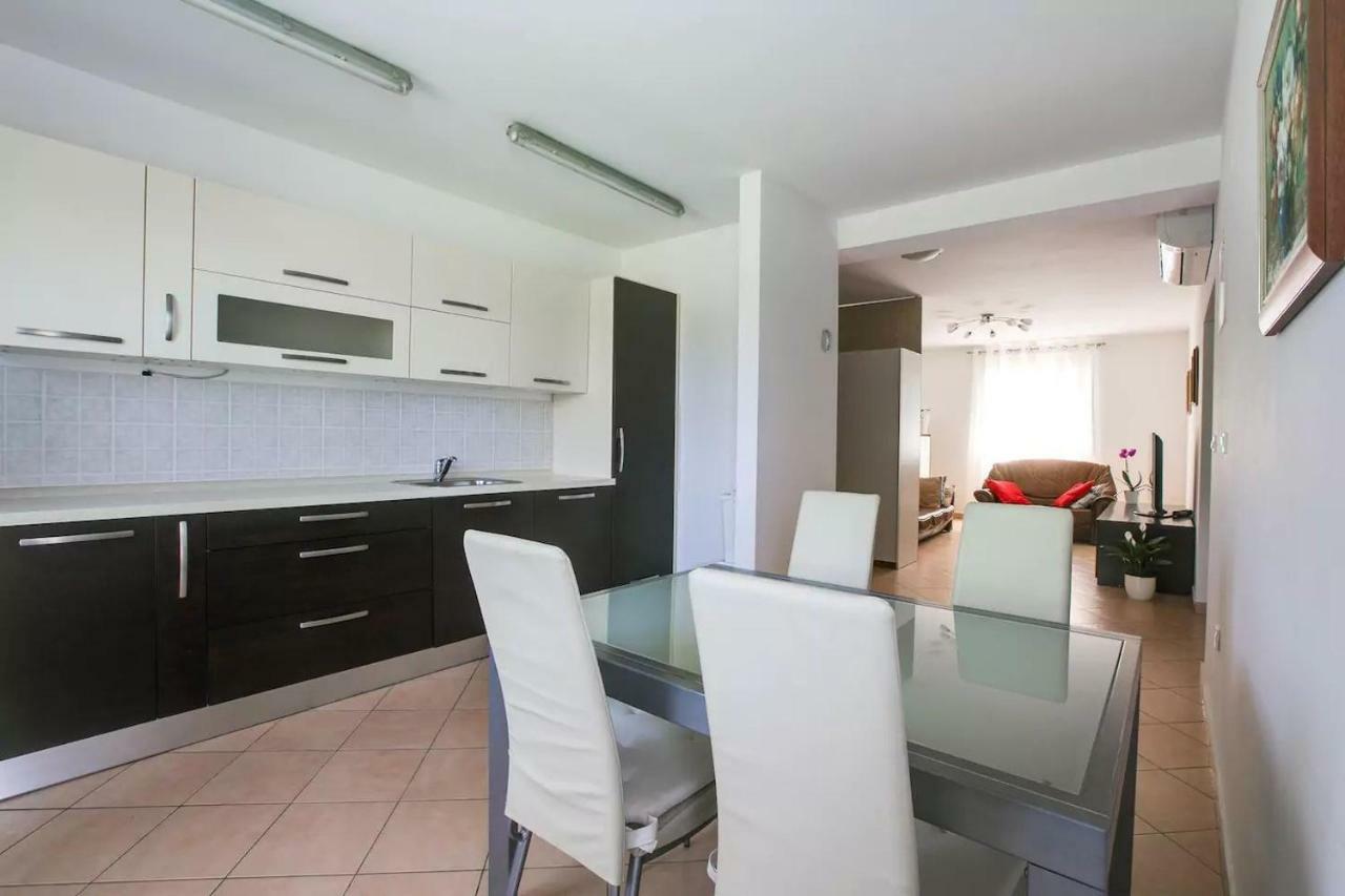 Apartment Vitalia 2+2 Porec Bagian luar foto