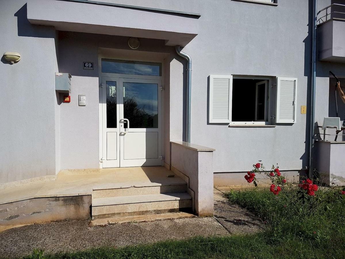 Apartment Vitalia 2+2 Porec Bagian luar foto