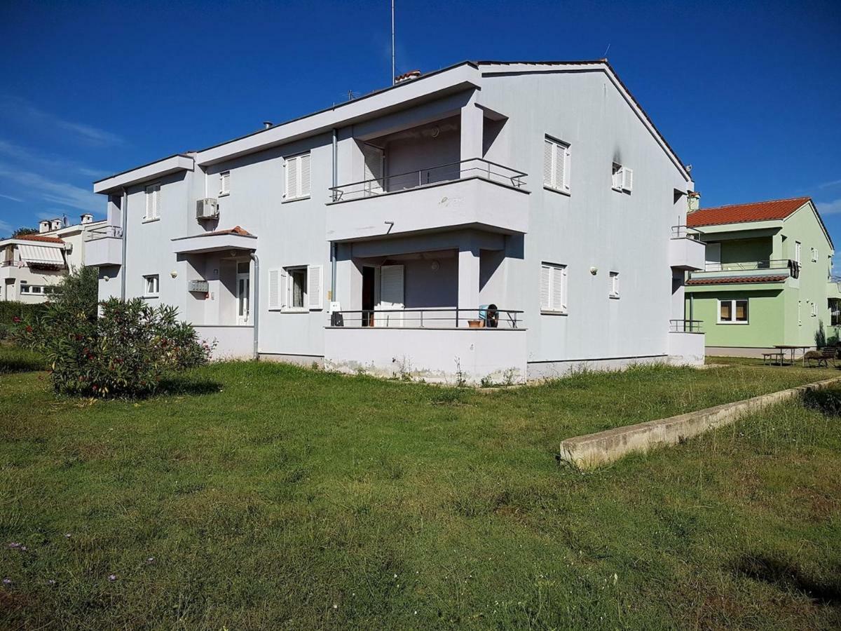 Apartment Vitalia 2+2 Porec Bagian luar foto